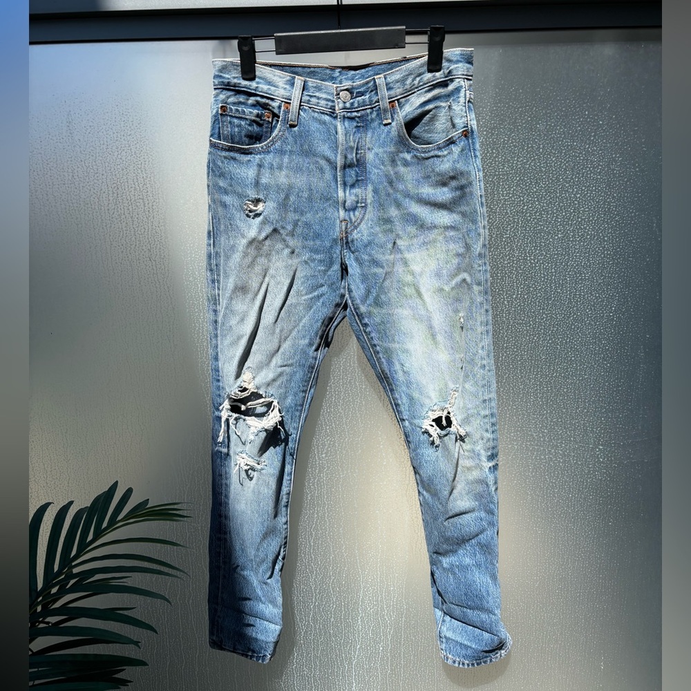 Levi’s | Distressed Jeans